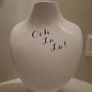 "Oh La La" Neck Manequin